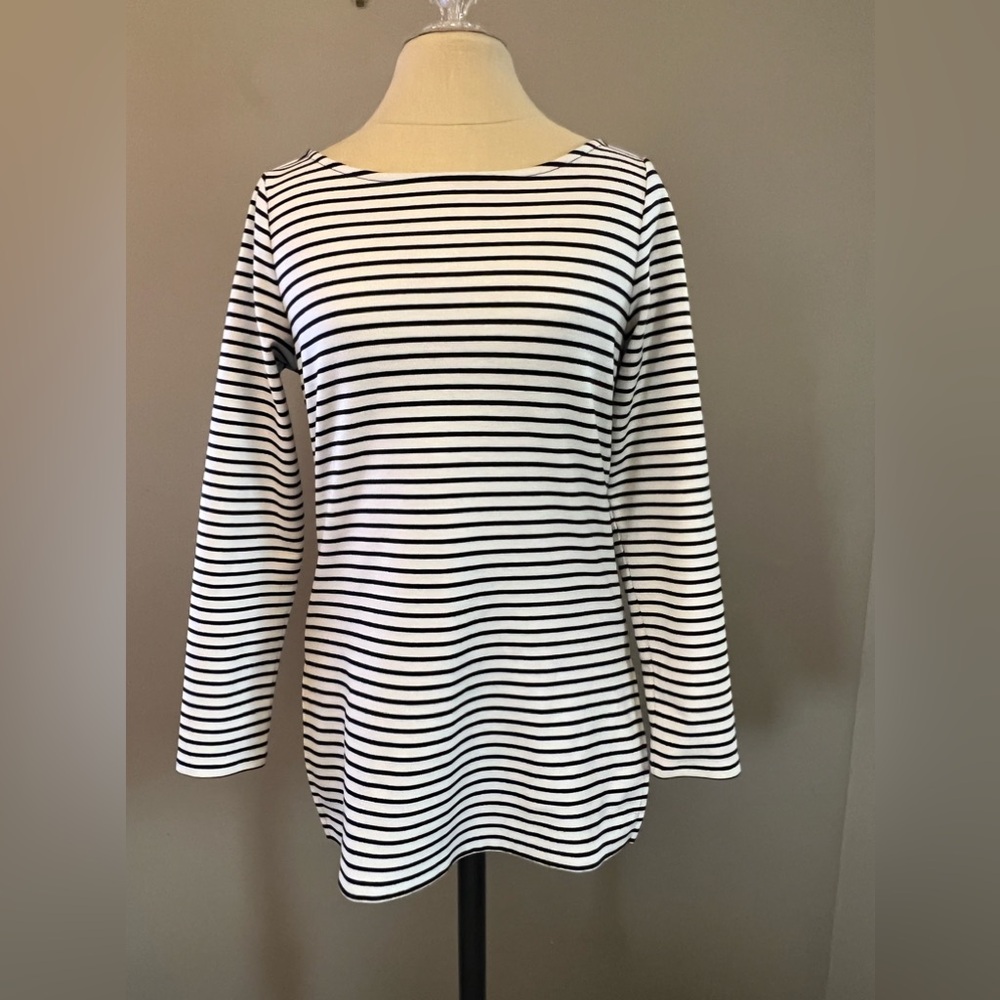 Women’s LL Bean signature classing navy stripe long sleeve tee. SIZE XS
